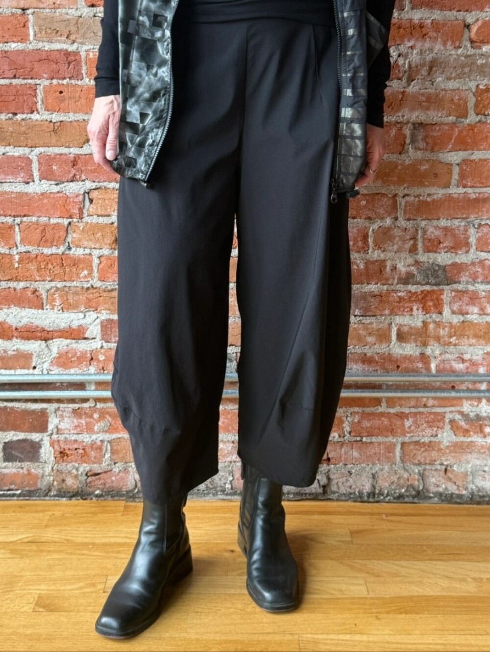 Rundholz Black Label 344 Trouser Black Barrel Lantern Pull On